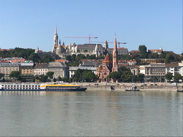 Buda, aan de overkant van de Donau